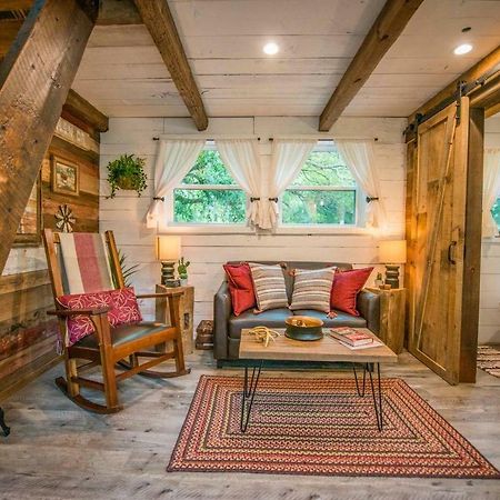 Cozy Cabin Little Red Hen 12 Min To Magnolia Уэйко Экстерьер фото